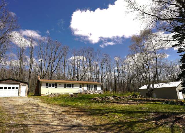 Property at 3471 W 56th St, Fremont, MI 49412, 3 beds, 2 baths