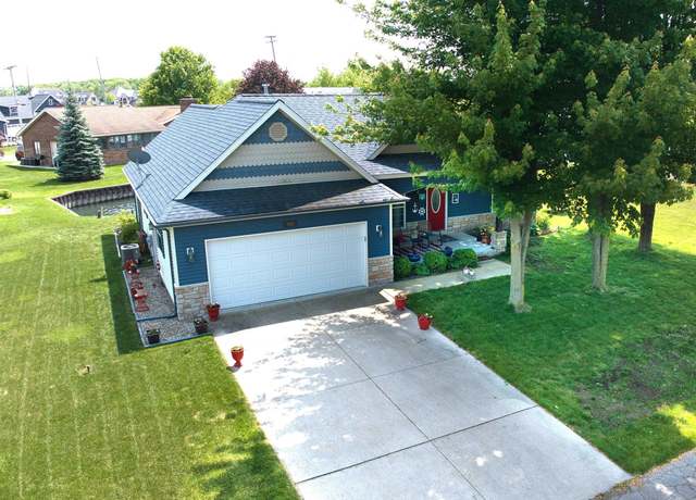 Property at 727 Townsend Dr, Algonac, MI 48001, 3 beds, 2 baths