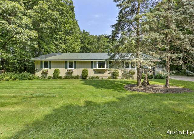 Property at 2215 16 Mile Rd NE, Cedar Springs, MI 49319, 3 beds, 1 bath