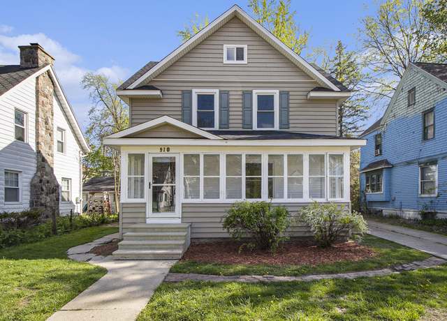 Property at 910 Lane Blvd, Kalamazoo, MI 49001, 3 beds, 1.5 baths