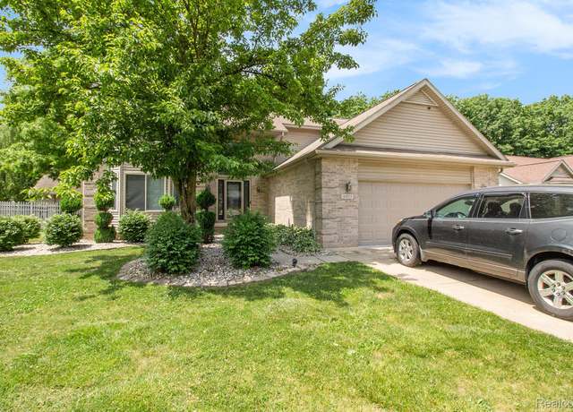 Property at 11275 Grand Oaks Dr, Clio, MI 48420, 4 beds, 3.5 baths