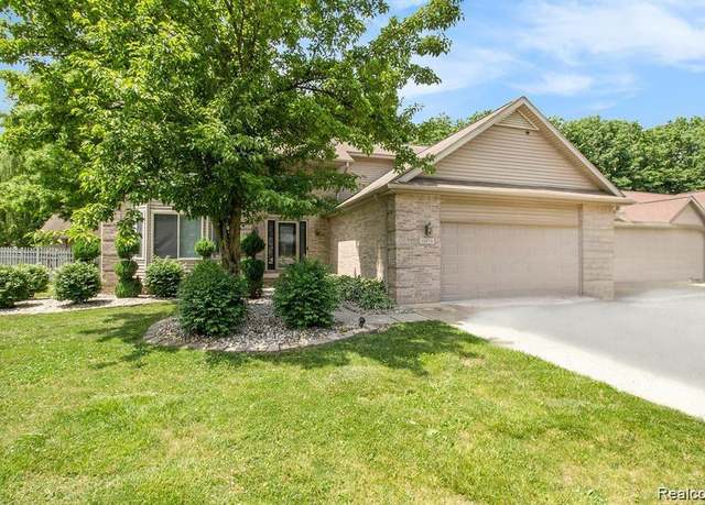 Property at 11275 Grand Oaks Dr, Clio, MI 48420, 4 beds, 3.5 baths