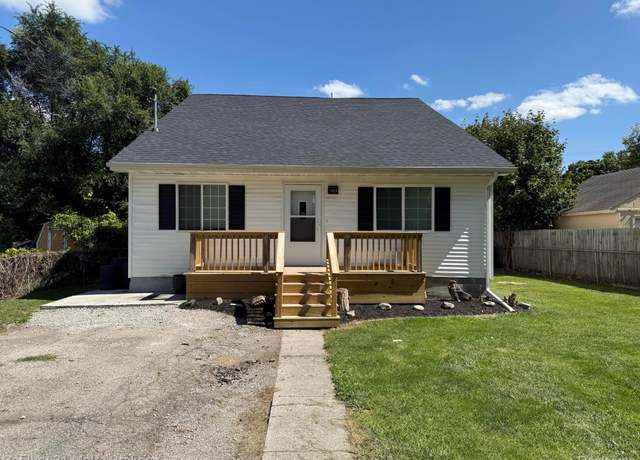 Property at 1920 N Clinton St, Saginaw, MI 48602, 4 beds, 2 baths