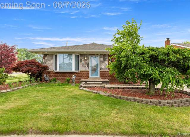 Property at 8786 N Evangeline St, Dearborn Heights, MI 48127, 3 beds, 2.5 baths