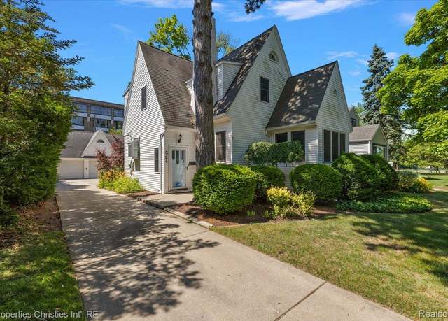 Property at 524 Oakland Ave, Birmingham, MI 48009, 3 beds, 1.5 baths
