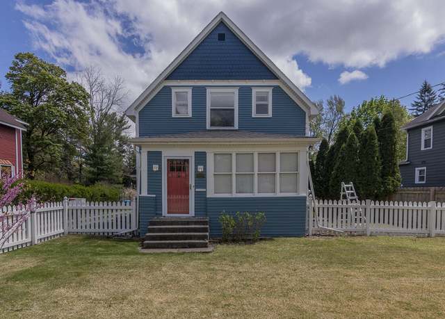 Property at 2239 Oakland Dr, Kalamazoo, MI 49008, 4 beds, 1.5 baths