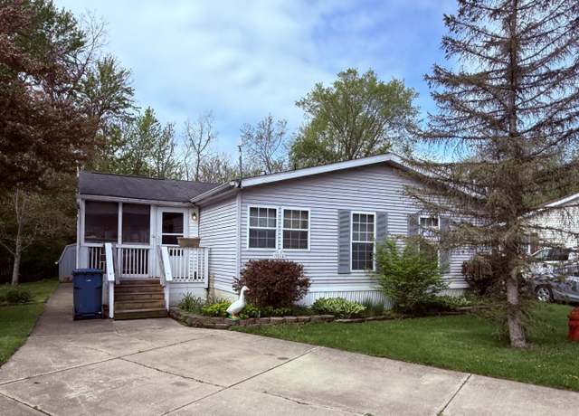 Property at 3264 Hawthorn Cir, Jackson, MI 49201, 4 beds, 3 baths