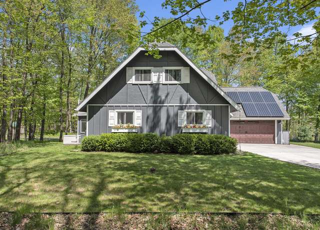 Property at 9787 Center Ln, Canadian Lakes, MI 49346, 3 beds, 2 baths