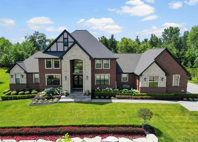 Property at 47545 Casa Loma Ct, Novi, MI 48167, 5 beds, 5 baths