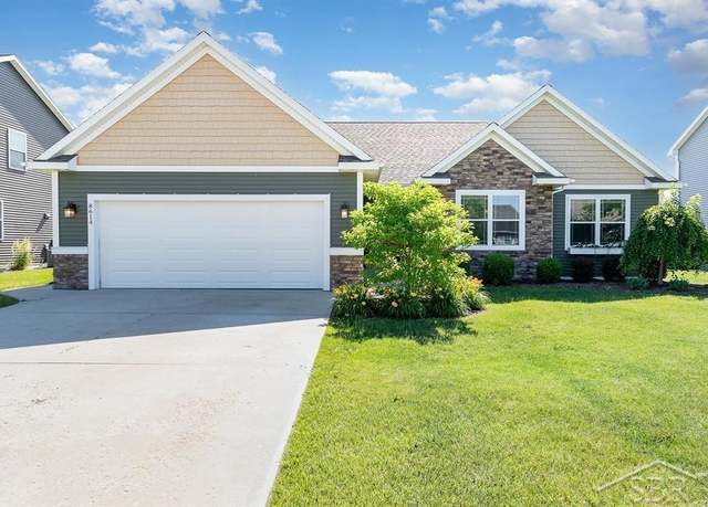 Property at 8614 Summer Ridge Dr, Freeland, MI 48623, 4 beds, 3 baths