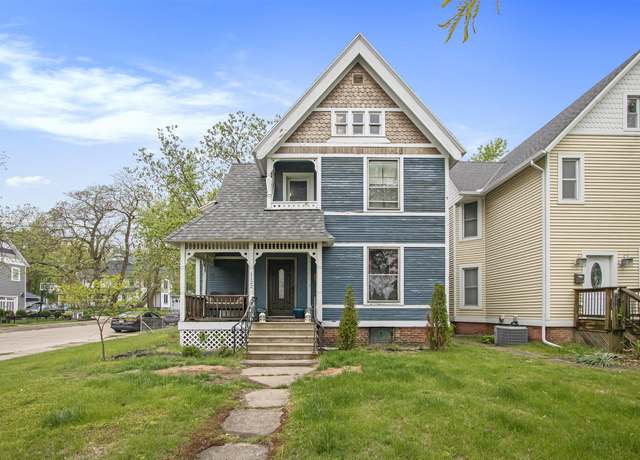 Property at 1122 Main St, St Joseph, MI 49085, 5 beds, 1 bath
