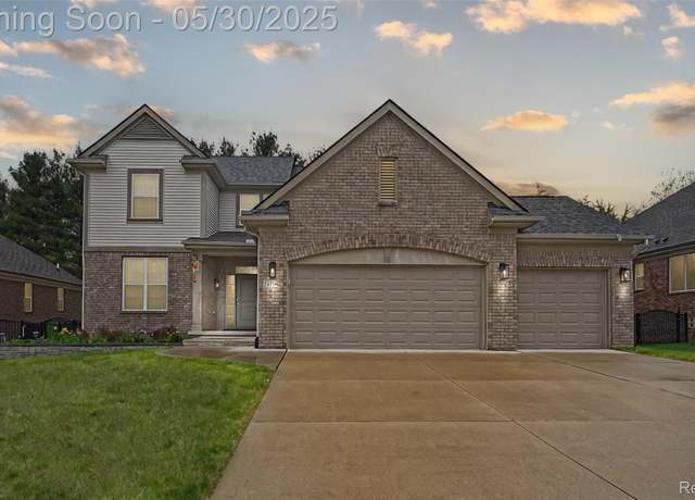 Property at 24759 Kabarda Dr, Macomb, MI 48042, 4 beds, 2.5 baths