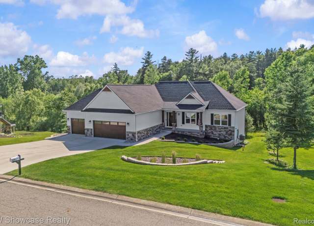 Property at 11270 Princewood Cir, Fenton, MI 48430, 3 beds, 2 baths
