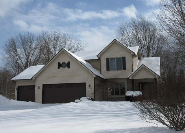 Property at 10480 Denton Creek Dr, Fenton, MI 48430, 4 beds, 2.5 baths