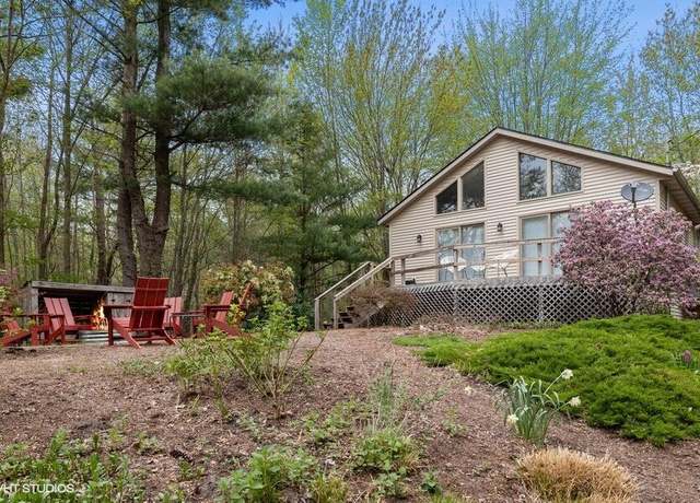 Property at 6475 Old Allegan Rd, Saugatuck, MI 49453, 3 beds, 2 baths
