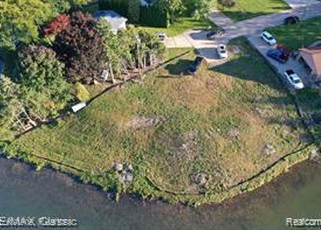 Property at 4087 Araby Ct, Highland, MI 48356, 3 beds, 3.5 baths