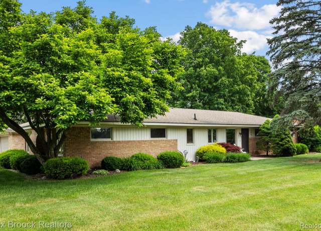 Property at 192 Kirk Lane Dr, Troy, MI 48084, 3 beds, 1.5 baths