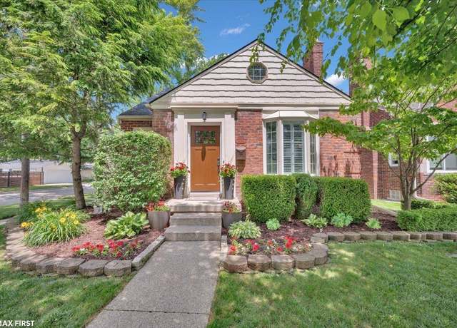 Property at 2080 Beaufait Dr, Grosse Pointe Woods, MI 48236, 3 beds, 3 baths