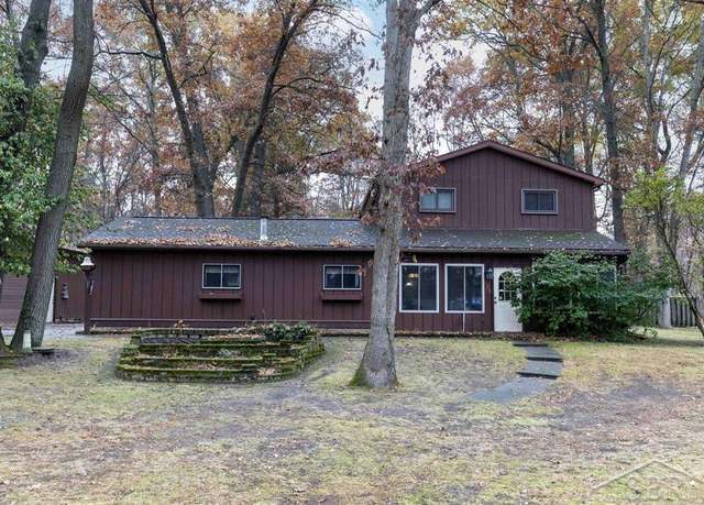Property at 773 W Erin Dr, Midland, MI 48640, 4 beds, 3 baths