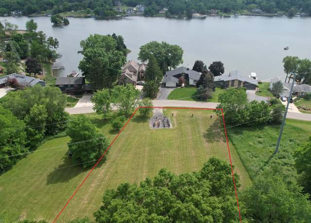 Property at 7447 Driftwood Dr, Fenton, MI 48430
