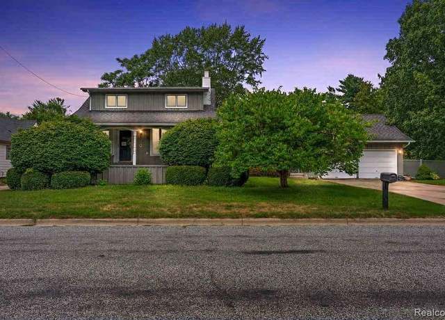Property at 3873 State St, Bridgeport Charter Township, MI 48722, 4 beds, 2 baths