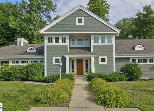 Property at 1116 Wayne St, Traverse City, MI 49684, 3 beds, 3 baths
