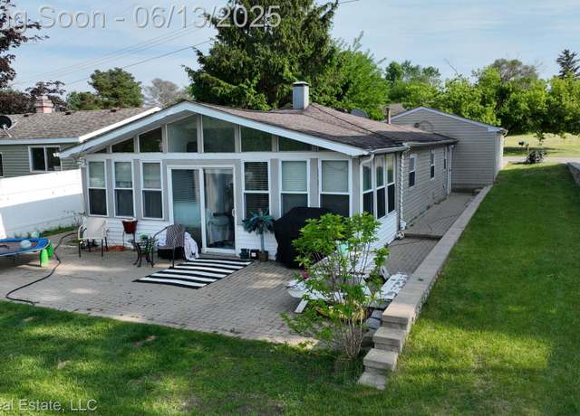 Property at 579 Dunleavy Dr, Highland, MI 48356, 2 beds, 1 bath