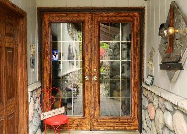 Property at 5236 Patrick Rd, West Bloomfield, MI 48322, 3 beds, 2.5 baths