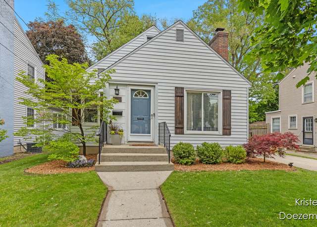 Property at 2426 Raymond Ave SE, Grand Rapids, MI 49507, 3 beds, 1.5 baths