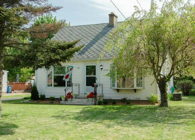 Property at 1328 Nichols Rd, Kalamazoo, MI 49006, 3 beds, 2 baths