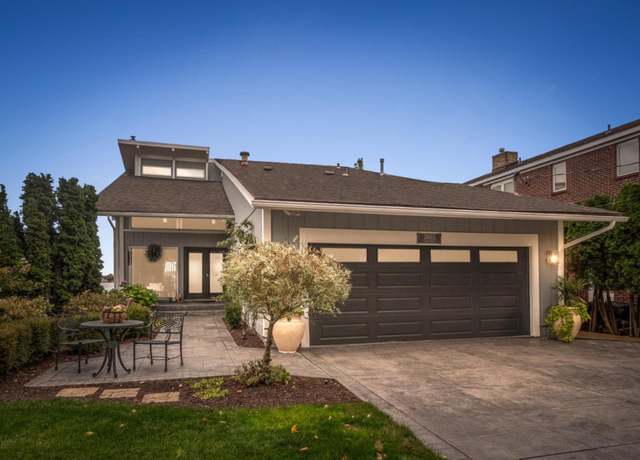 Property at 3885 Lake Front St, Waterford, MI 48328, 3 beds, 2.5 baths
