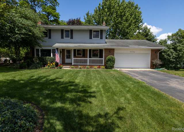 Property at 10420 Cedar Point Dr, White Lake, MI 48386, 4 beds, 2.5 baths