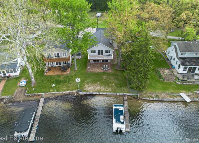 Property at 10194 Elmcrest Rd, Whitmore Lake, MI 48189, 3 beds, 2.5 baths