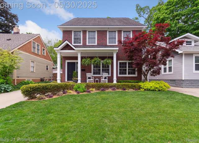 Property at 307 Fairgrove Ave, Royal Oak, MI 48067, 4 beds, 3.5 baths