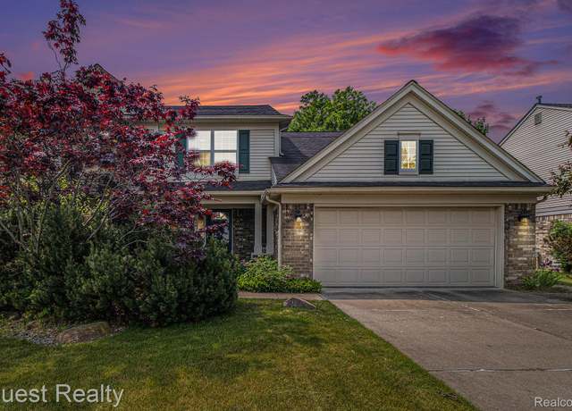 Property at 6849 York St, Waterford, MI 48327, 4 beds, 2.5 baths