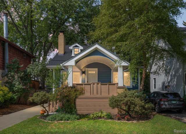 Property at 221 E Lewiston Ave, Ferndale, MI 48220, 3 beds, 1.5 baths