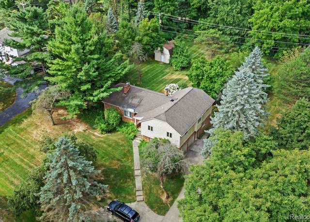 Property at 60023 Trailwood St, Washington Township, MI 48094, 4 beds, 2 baths