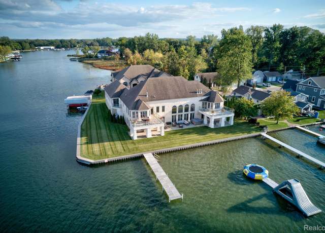 Property at 13232 Enid Blvd Blvd, Fenton, MI 48430, 7 beds, 7.5 baths