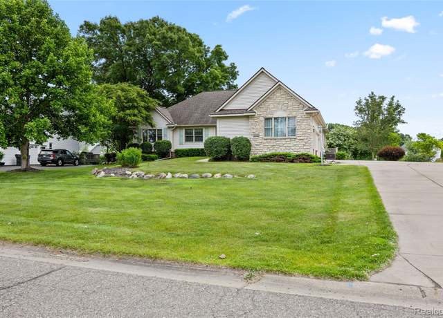Property at 4940 Stillmeadow Dr, Howell, MI 48843, 3 beds, 2.5 baths