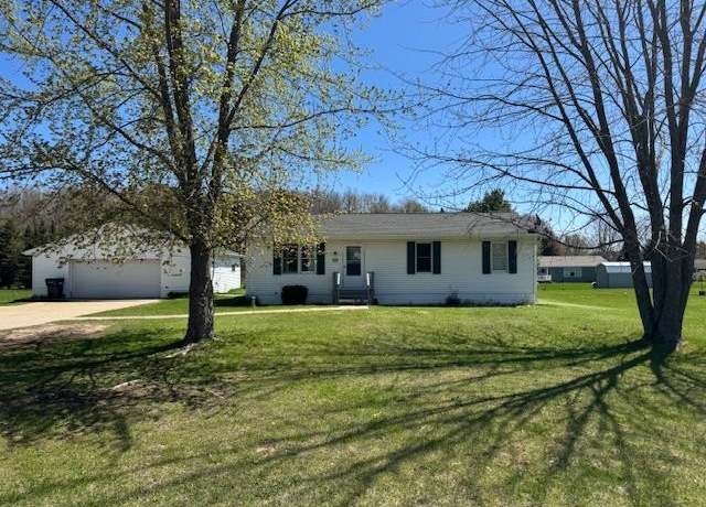 Property at 2195 S Sara Dr, Lake City, MI 49651, 3 beds, 1 bath
