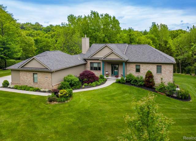 Property at 5502 E Alyssa Court Ct, White Lake, MI 48383, 4 beds, 3 baths