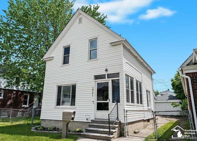 Property at 1821 4th St, Wyandotte, MI 48192, 3 beds, 1.5 baths