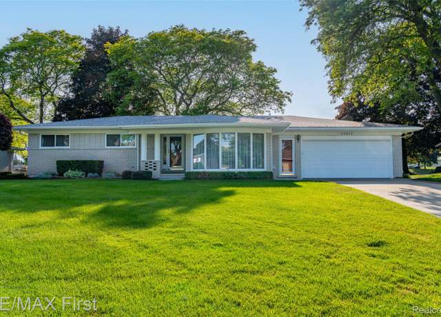 Property at 54815 Franklin Dr, Shelby Twp, MI 48316, 3 beds, 2 baths