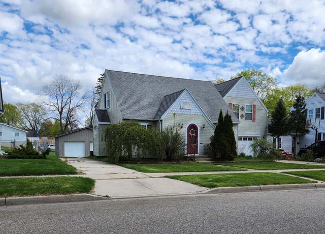 Property at 18 N Decker Ave, Fremont, MI 49412, 6 beds, 3 baths