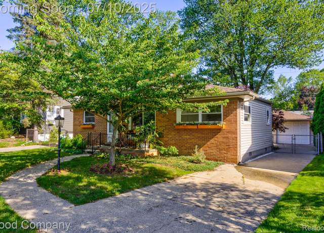 Property at 118 W Bloomfield Ave, Royal Oak, MI 48073, 4 beds, 2 baths