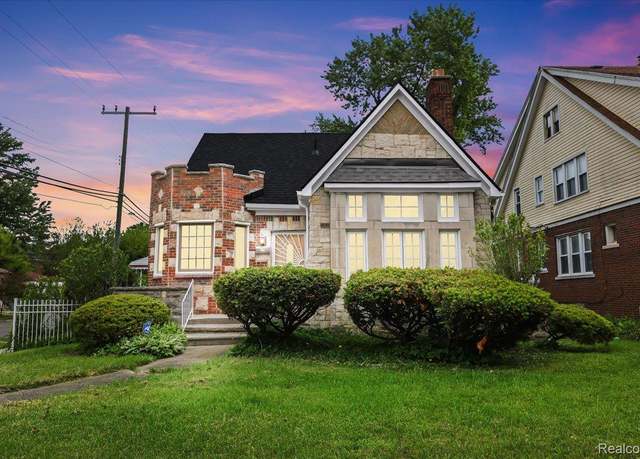 Property at 294 Riverside Dr, Detroit, MI 48215, 5 beds, 2.5 baths
