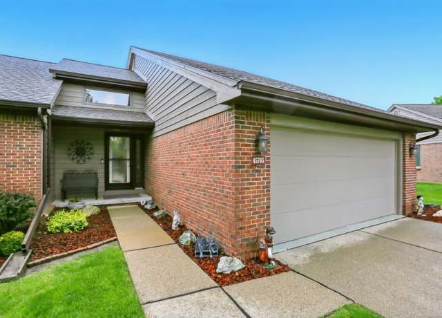 Property at 45765 Meadows Cir Cir W, Macomb, MI 48044, 2 beds, 2 baths