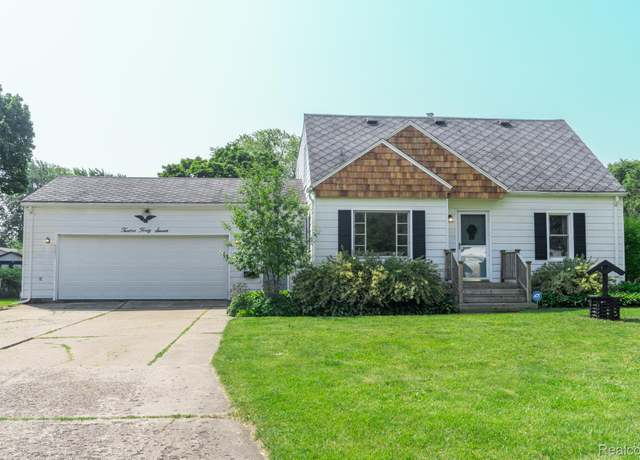Property at 1247 Catalina Dr, Flint, MI 48507, 5 beds, 2 baths