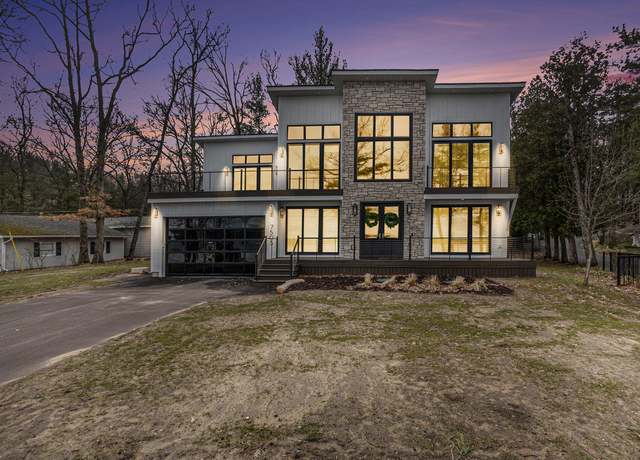 Property at 7505 S Lakeshore Dr, Pentwater, MI 49449, 5 beds, 3 baths