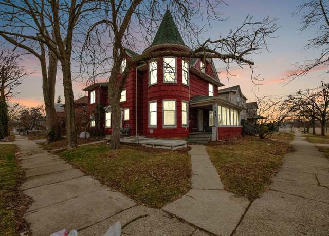 Property at 130 S 8th St, Lansing, MI 48912, 7 beds, 4.5 baths